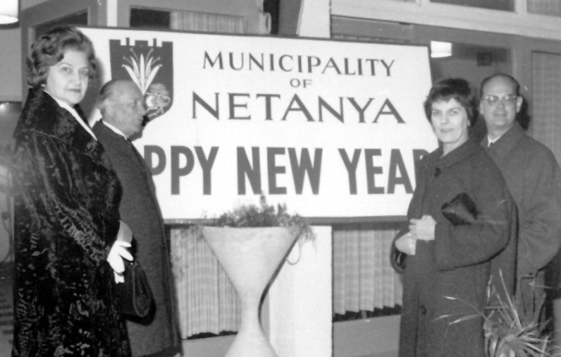 נשף השנה החדשה לתיירים בנתניה, 1963.